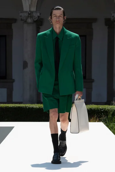 Look 25